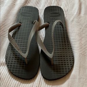 Men’s Havaianas flops